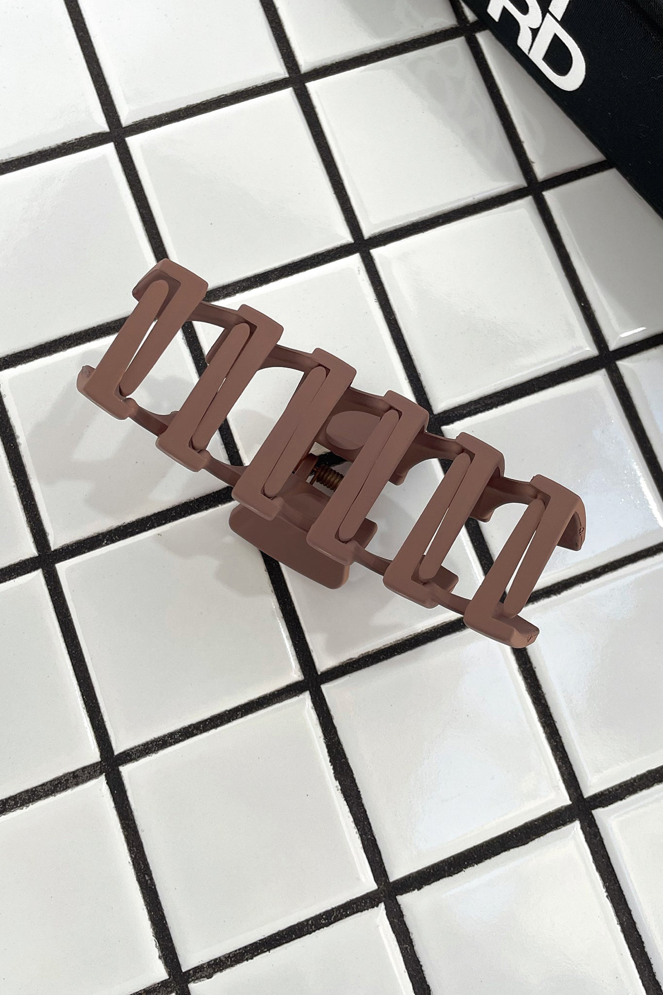 Issy Claw Clip - Brown