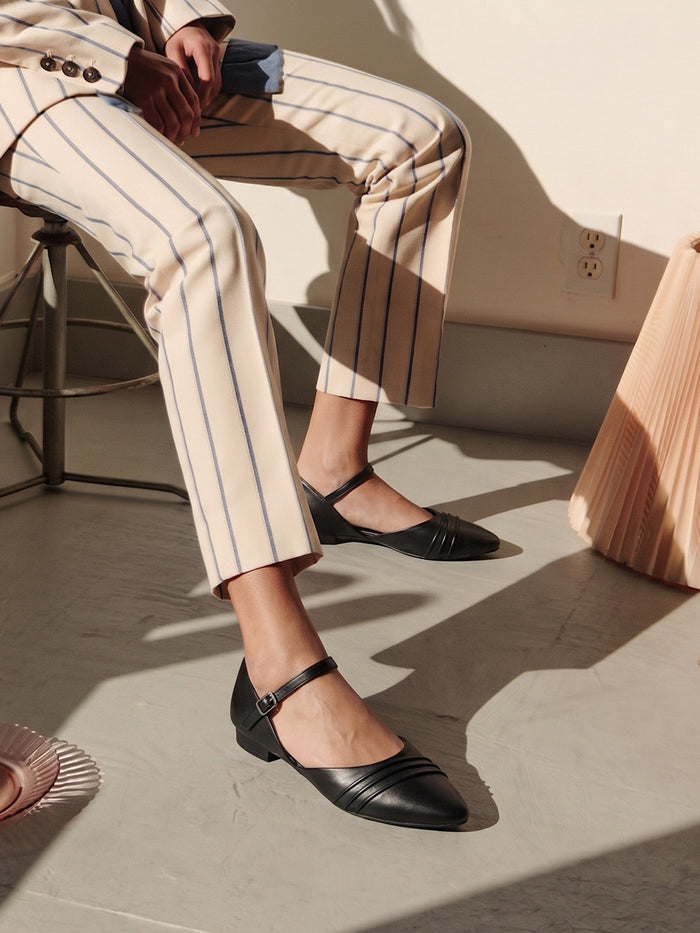 Evara Black Flats