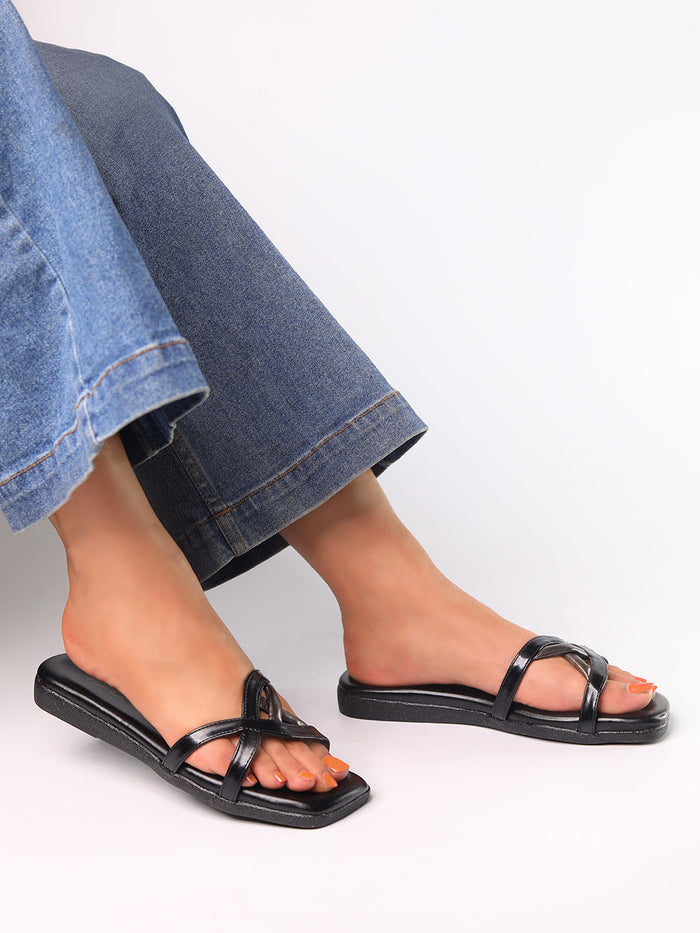 Everly Black Flat