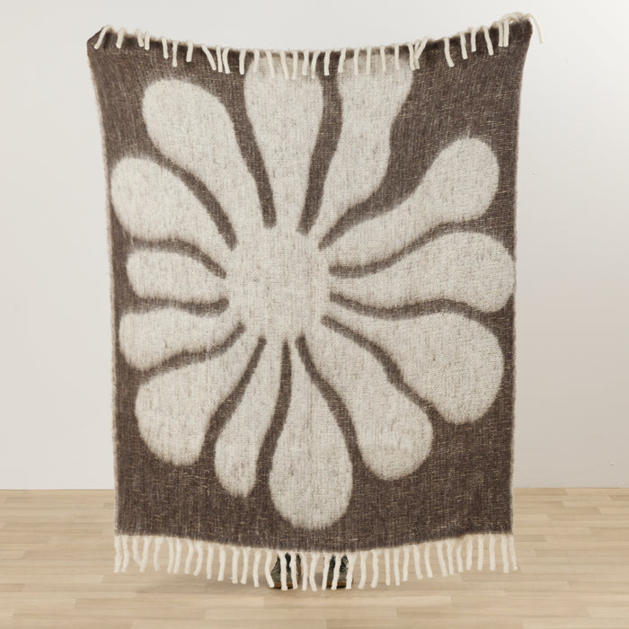 Happy Throw - Brown/White thick cosy throw with an organic floral pattern and fringe ends.