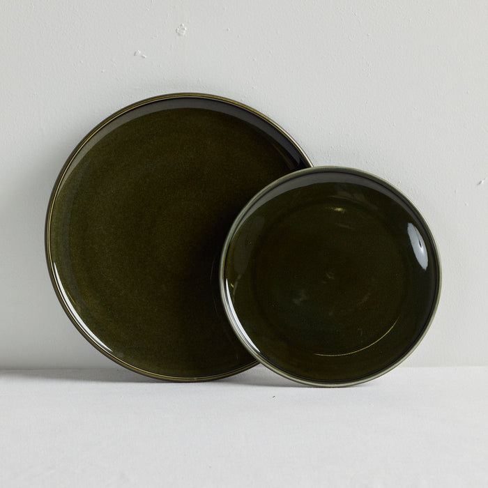 Green dinner and side plate