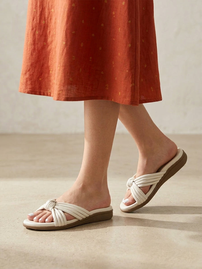 Olyra White Flats