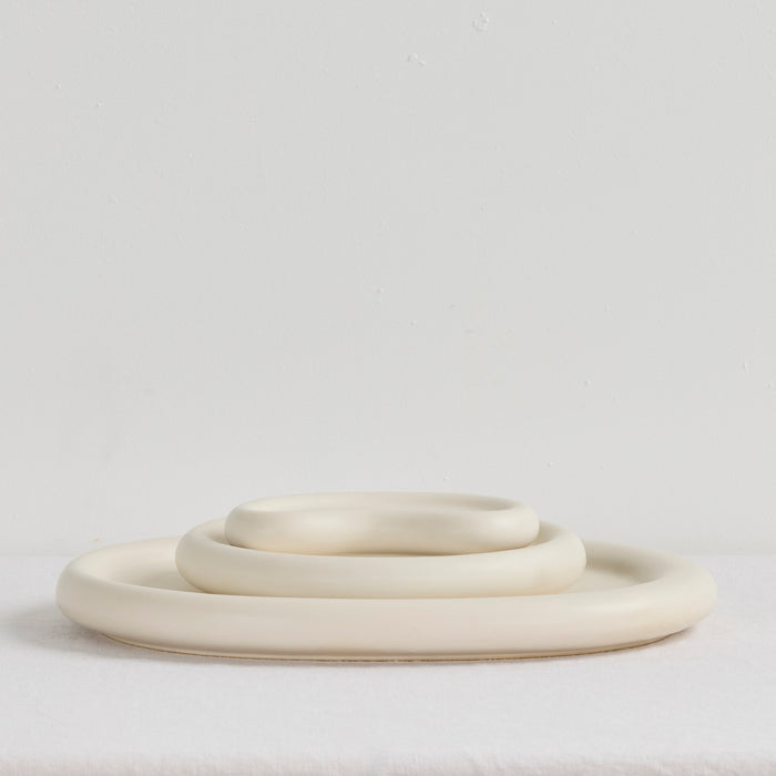 Pebble Large Tray - Bone organic oval bone-coloured serveware with a softly raised rounded rim.
