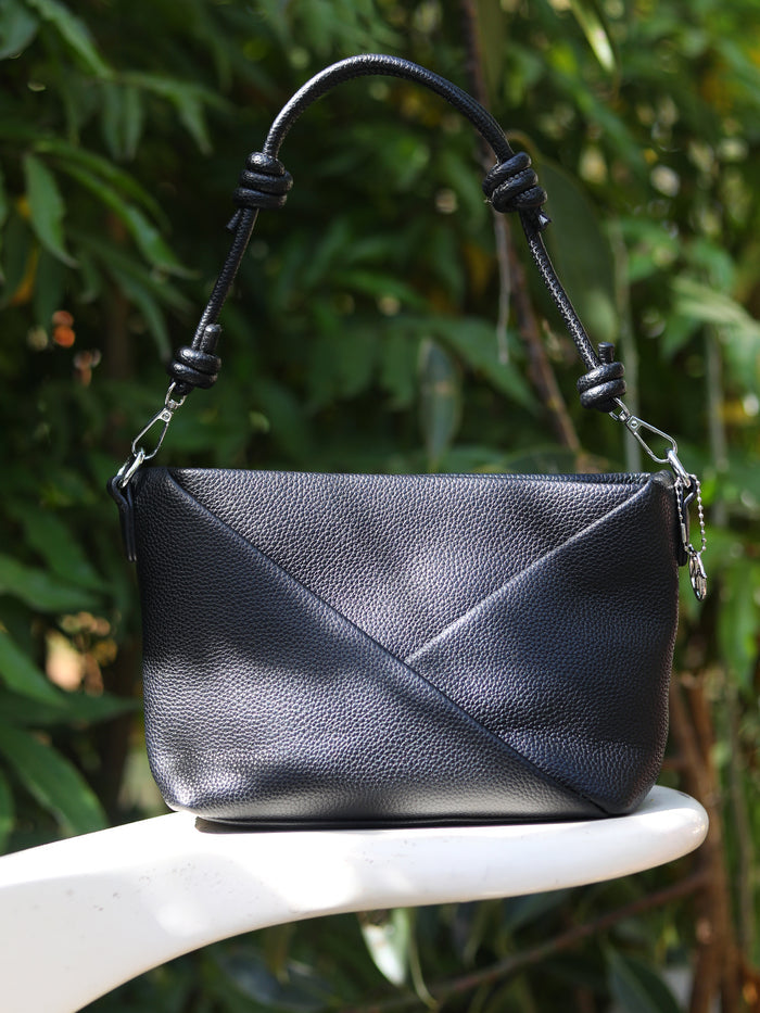 Slingvelope Black Sling Bag